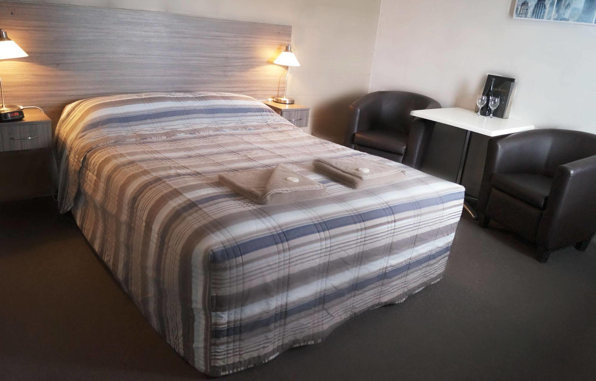 טיילם בנד Motel Riverbend מראה חיצוני תמונה