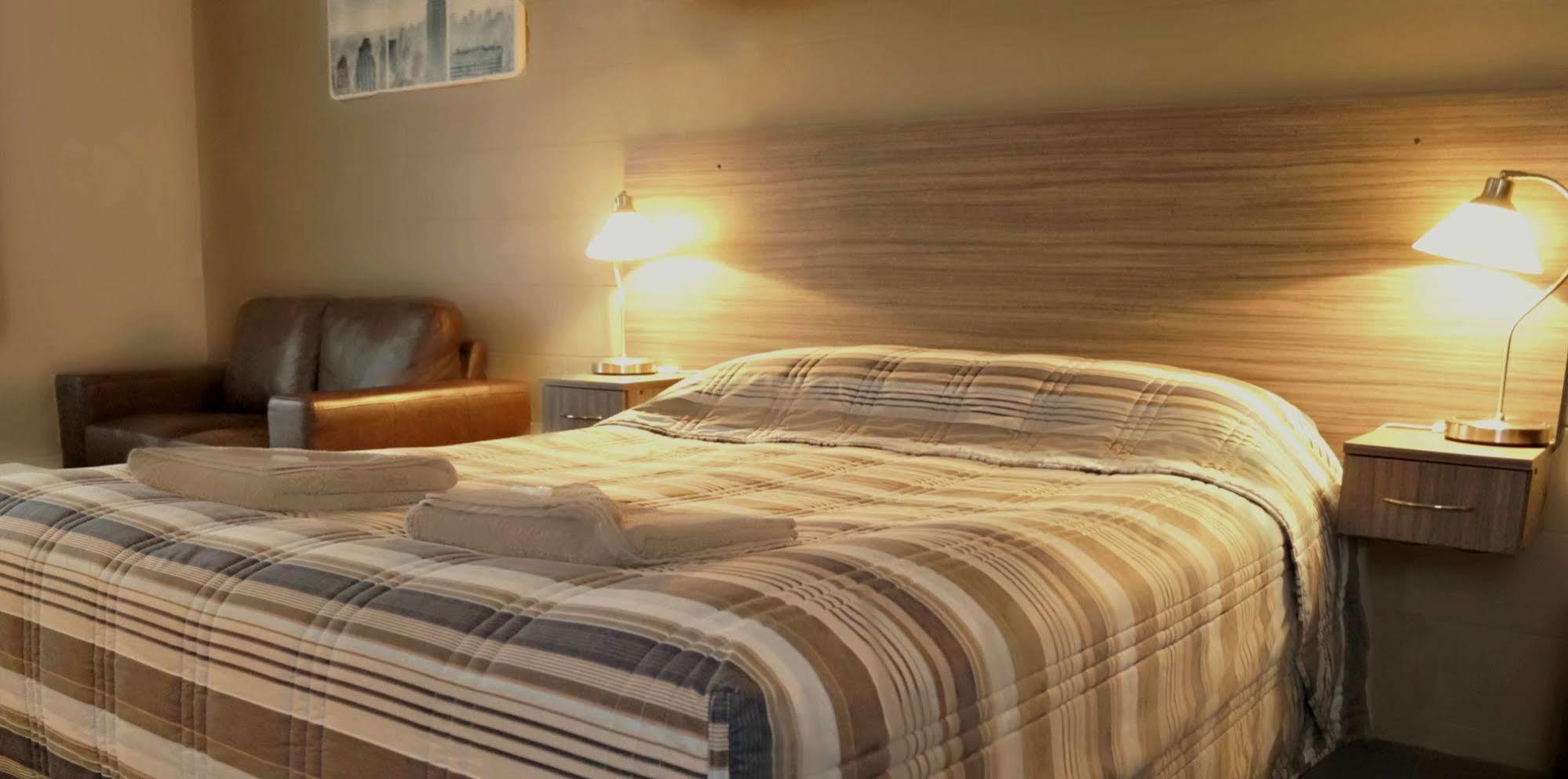 טיילם בנד Motel Riverbend מראה חיצוני תמונה