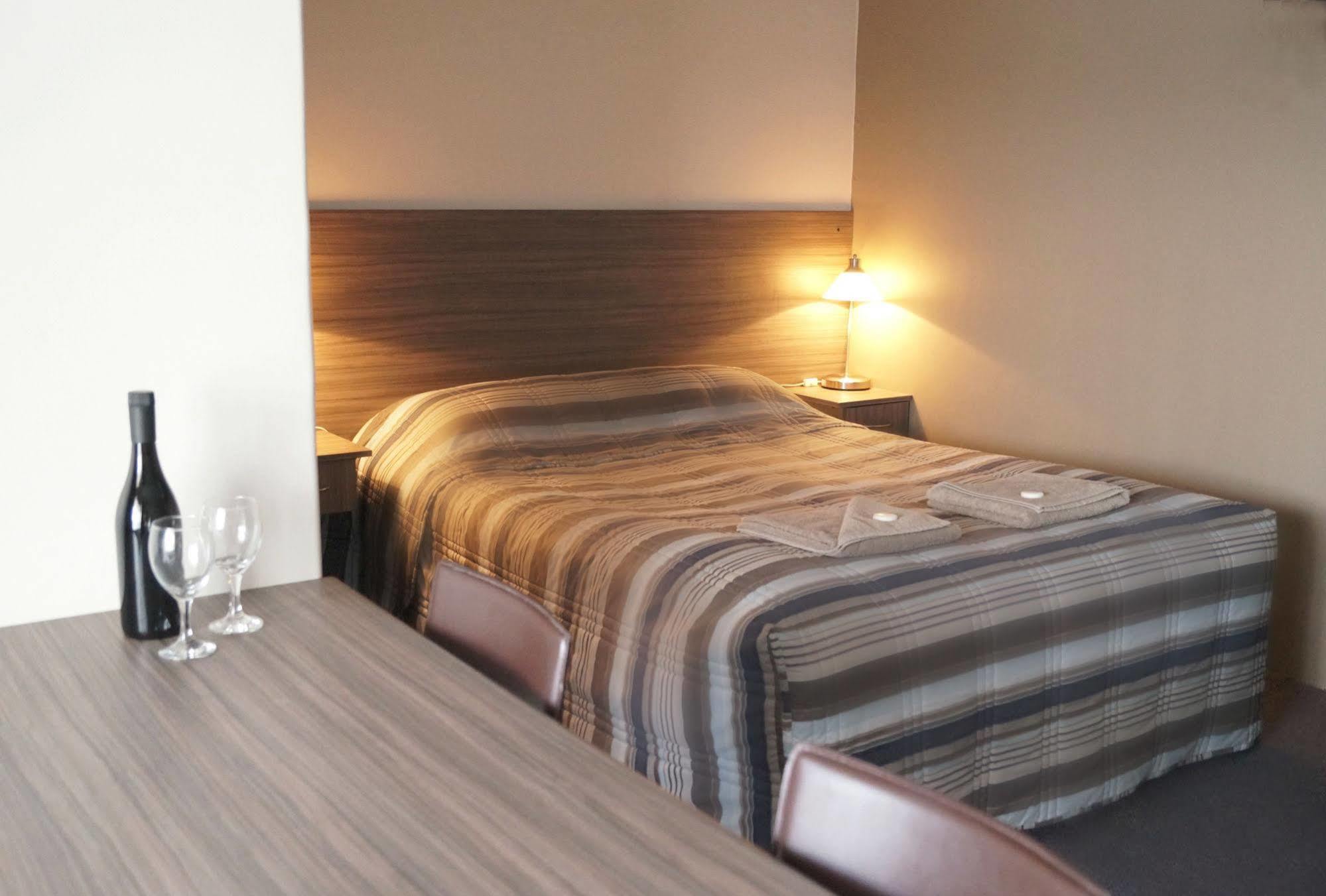 טיילם בנד Motel Riverbend מראה חיצוני תמונה