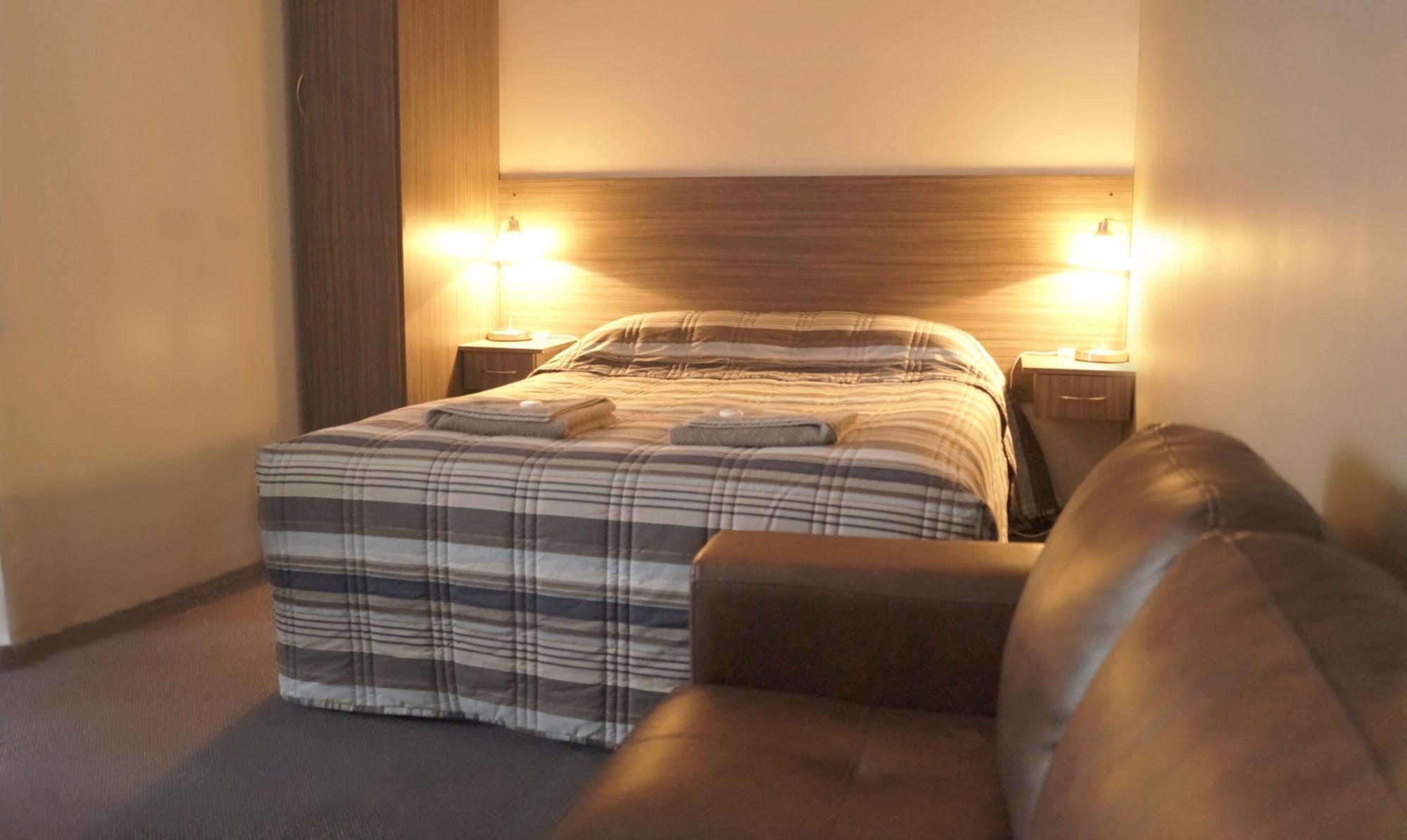 טיילם בנד Motel Riverbend מראה חיצוני תמונה
